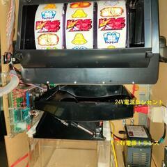 パチスロ実機　S炎炎ノ消防隊　コイン不要機・データカウンター ・データーカウンター用コンセント・トランス・ボリューム等取付済の画像