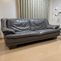 定価1,300,000 円　NATUZZI 3人がけソファの画像