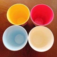プラスチックのコップの画像