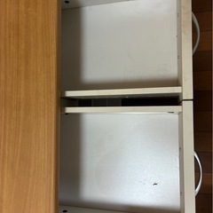 カウンター式食器棚の画像