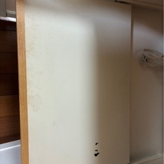 カウンター式食器棚の画像