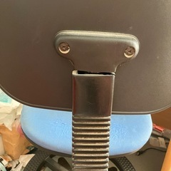 お子さま用学習机、椅子の画像