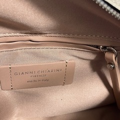 Gianni Chiarini ショルダーバッグ Alifa M グレージュ
の画像