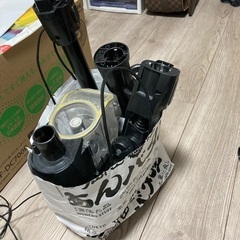 超コンパクトにしまえるブランドshark🔴コードレス掃除機　の画像
