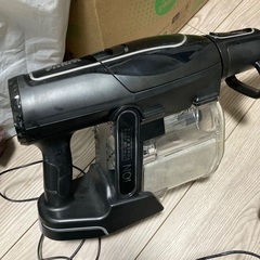 超コンパクトにしまえるブランドshark🔴コードレス掃除機　の画像