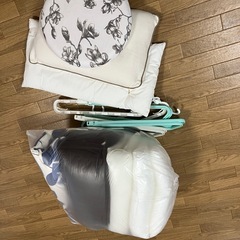 布団、枕、クッション、タオルハンガーの画像