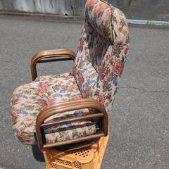 籐の座椅子の画像