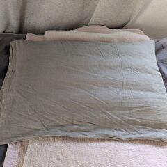 寝具セット 毛布160×200cm・掛け布団130×200cm・枕 / Bedding Set Blanket 160×200cm, Quilt 130×200cm & Pillowの画像