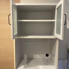 白　食器棚の画像