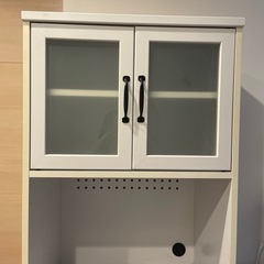 白　食器棚の画像
