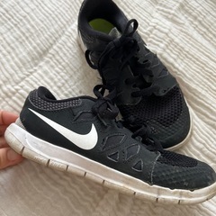 NIKE スニーカー　黒　19cmの画像