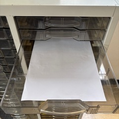会社必見！中古　大容量引き出し棚② 納品書,伝票整理に最適です。 23段×3列　 注意⚠️1番下の引き出しが3コ無いので66コです。 幅90cm×奥行45cm×高さ105cmの画像
