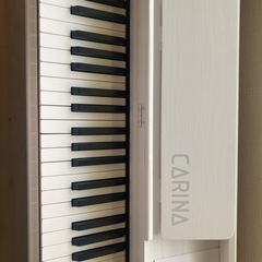 白いピアノの画像