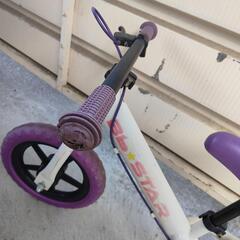 幼児用キック自転車の画像