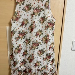 Amulette 花柄ノースリーブチュニック 2Lの画像