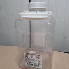 COOP生協スーパーの水の容器の画像