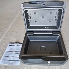 相模原 金庫 保管庫 鍵 耐火 耐水 Sentry Safe スペアキー ポータブル セントリー セーフ R4132 CW3シリーズ CHW30100 ウォータープルーフ 火災 水害 セキュリティ 家庭用 オフィス 貴重品 重要書類 熱に弱いCD/DVD デジタルメディア 保護守る 性能 持ち運 が可能 コンパクトサイズ 重さ 手軽 防災 対策 パーソナル保管庫 引き出し 大切 思い出 データ 安全 管理の画像