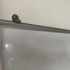 中古　馬印　ホワイトボード 幅60cm×奥行1cm×高さ47.5cm 下のマーカー置くところ8cmの画像