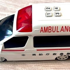Toyco 光って音がなるエルグランド救急車　の画像