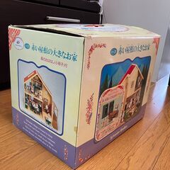 赤い屋根の大きなお家（家のみ）の画像