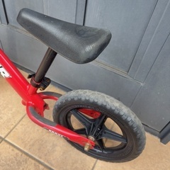 ストライダー　スポーツ　赤色　REDの画像