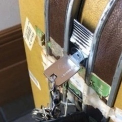 スーツケース　鍵付きキャリーケースの画像