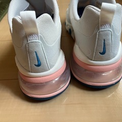 Nike Air Max 270 ホワイト/ピンクの画像