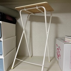 折りたたみテーブルの画像