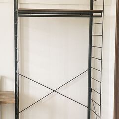 【ニトリ】突っ張り壁面収納ワードローブNポルダ(ミドルブラウン)の画像