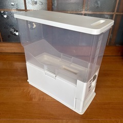 【無料】プラ製米びつの画像