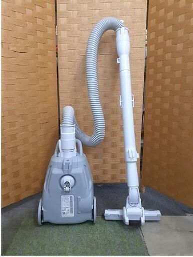 札幌【2024年製 日立 紙パック式クリーナー】CV-KV70L 吸込仕事率600W ヘッド水洗い対応 本体重量約2.7kg 小型 軽