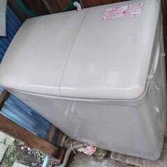 【譲り先決まりました】逗子 日立 2槽式 洗濯機 PS-H45L 洗濯容量4．5kg お知らせブザー搭載 （幅）75.0cm（高さ）89.3cm（奥行）42.5cm 約23kg 脱水容量5kg（ちょっと大きめ脱水槽）フラットデザイン 水流2段切換 水位自在 ヘルツフリーの画像