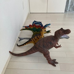恐竜のフィギュアの画像