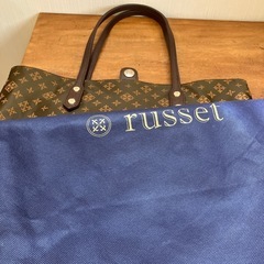 russet トートバッグの画像