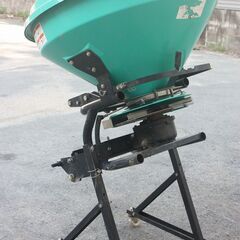 【引取専用】タカキタ 肥料散布器 コンポキャスタ CC2030 手動 200L Bヒッチ【簡易清掃】【農機具でっく】【福岡】【その他農機具】の画像