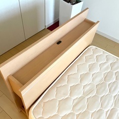 限定セール！★美品★ シングルベッド フレーム＋マットレスセット コンセント付き 直接引き取りの画像