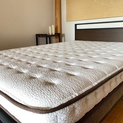 ダブルベッドの画像