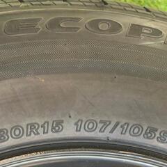 【ほぼ新車外し】200系 ハイエース15インチ タイヤ 4本 ホイールキャップ付の画像