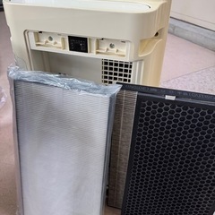 シャープ 加湿付き空気清浄機 新品フィルター付きKC-D50-Wの画像