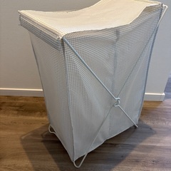 IKEA TORKIS ランドリーバスケット　白　高さ69cm×47cm×34cmの画像