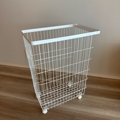 山崎実業(Yamazaki) ランドリーバスケット キャスター付き ホワイト 約W28×D46.5×H61cm タワー tower 洗濯カゴ 大容量 4776の画像