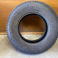 2022年製 山あり　ブリヂストン BLIZZAK VL1 195/80R15 107/105L LT 1本 中古 スタッド
レスタイヤの画像