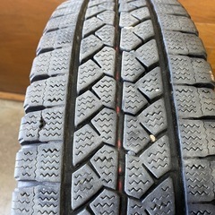 2022年製 山あり　ブリヂストン BLIZZAK VL1 195/80R15 107/105L LT 1本 中古 スタッド
レスタイヤの画像