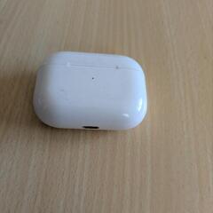AirPods Pro 本体と充電ケース　ブルートゥースイヤホンの画像