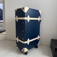 ネイビー 合成皮革 キャリーケース GRIFFINLANDの画像