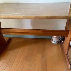 ダイニングテーブルの画像