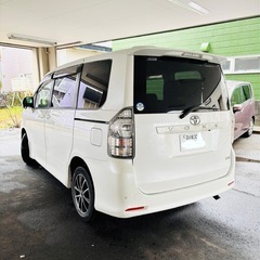 トヨタ ヴォクシーZ 4WD、ETC、バックカメラ、ナビ、TV、HID、リモコンキー、3列シート、CVT、アルミホイール、CDプレーヤー接続、盗難防止システム、衝突安全ボディ、ABS（車検付き）の画像