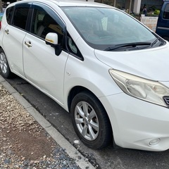 く日産ノートの画像