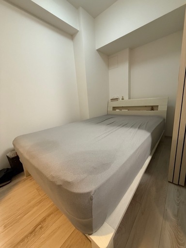 セミダブルベッドフレーム　マットレス付き