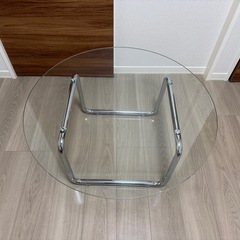 ガラステーブルの画像